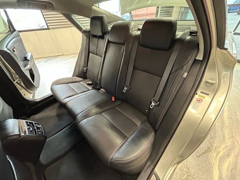 Used 2013 Toyota Avalon Limited w/ Technology Pkg FWD image 6