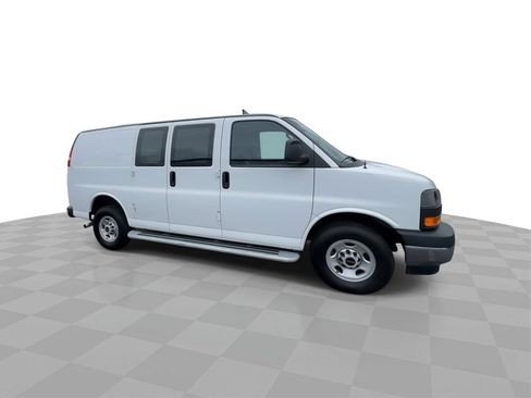 Used 2022 GMC Savana 2500 w/ Driver Convenience Package image 9