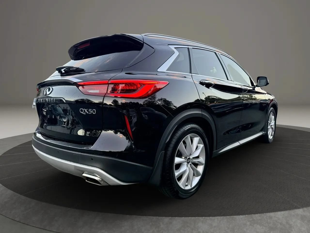 Used 2019 INFINITI QX50 Essential w/ Premium Heat Package AWD/4WD image 5