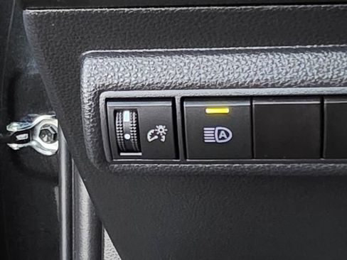 Used 2022 Toyota Corolla SE image 32