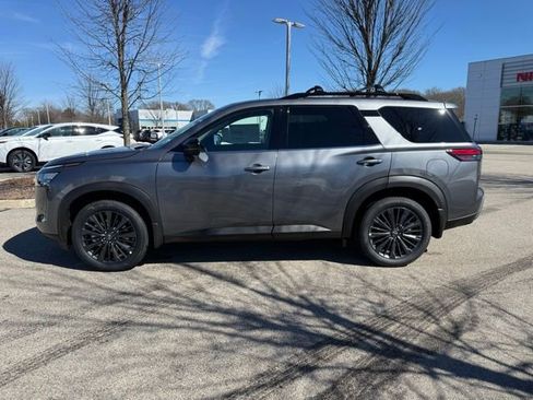 New 2026 Nissan Pathfinder SL image 9