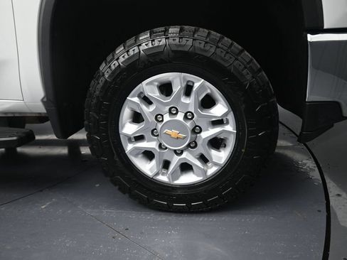 Used 2022 Chevrolet Silverado 2500 LTZ w/ Safety Package AWD/4WD image 5