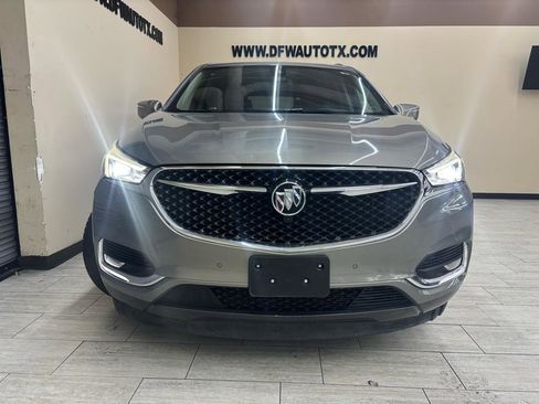 Used 2018 Buick Enclave Avenir w/ Avenir Technology Package FWD image 2