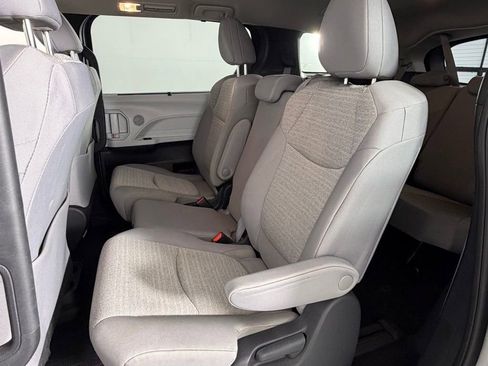 Used 2025 Toyota Sienna LE image 25
