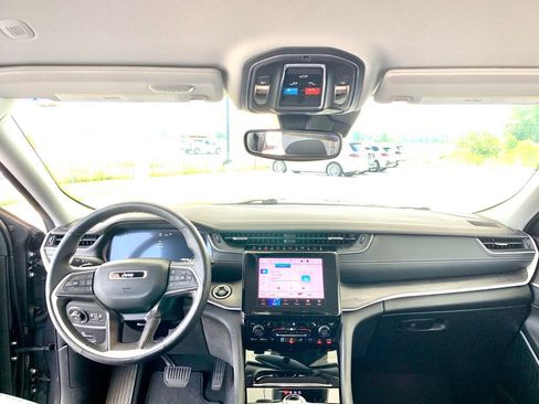 Used 2022 Jeep Grand Cherokee L Limited RWD image 18
