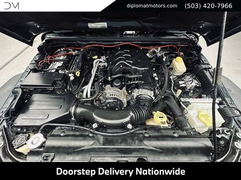 Used 2017 Jeep Wrangler Unlimited Rubicon w/ Connectivity Group AWD/4WD image 44