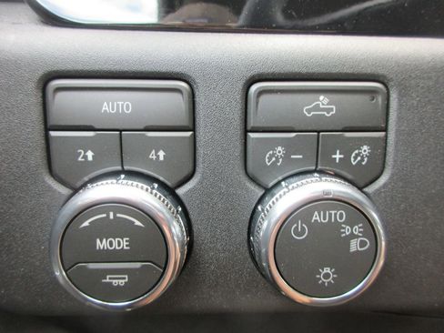 New 2026 GMC Sierra 1500 SLE w/ Max Trailering Package AWD/4WD image 16