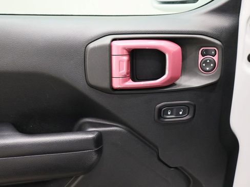 Used 2018 Jeep Wrangler Unlimited Sport S image 19