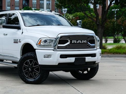 Used 2018 RAM 3500 Laramie Longhorn AWD/4WD image 3