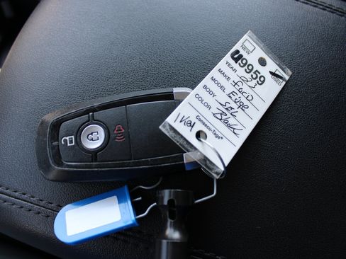 Used 2023 Ford Edge SEL image 30