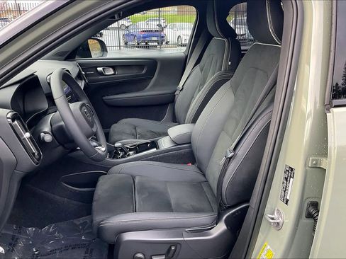 Used 2023 Volvo XC40 Recharge Ultimate image 28