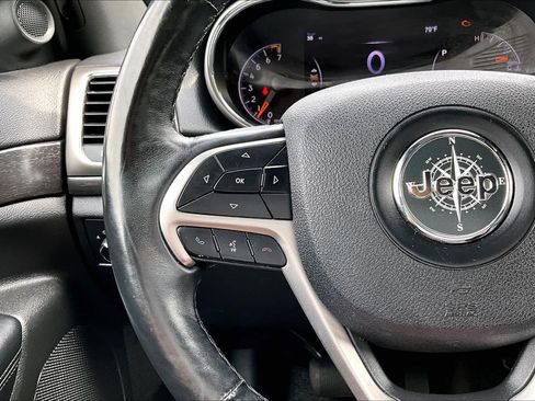 Used 2018 Jeep Grand Cherokee Altitude AWD/4WD image 24