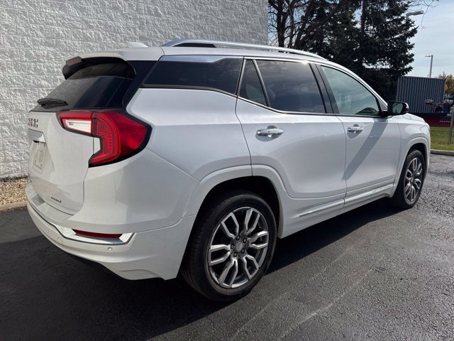 Used 2024 GMC Terrain Denali w/ Denali Premium Package AWD/4WD image 5