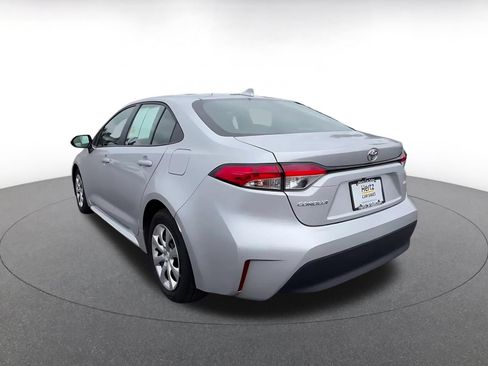 Used 2025 Toyota Corolla LE FWD image 9