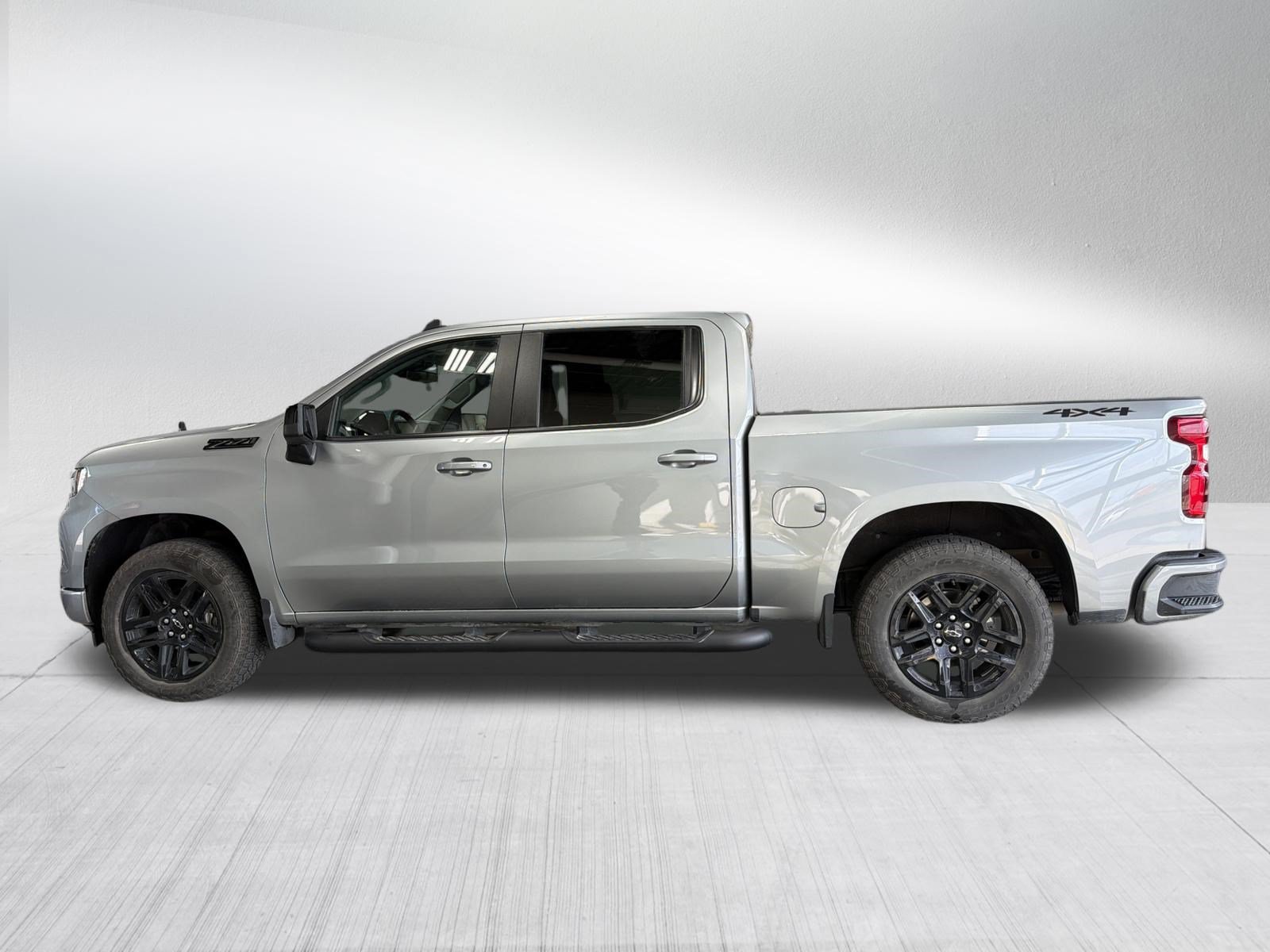 Used 2025 Chevrolet Silverado 1500 RST w/ Dark Appearance Package AWD/4WD image 4