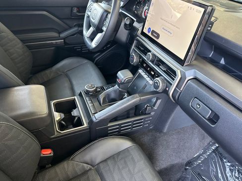 Certified 2025 Toyota 4Runner TRD Off-Road Premium AWD/4WD image 15
