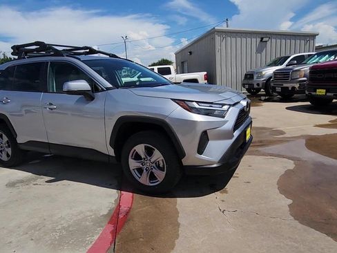Used 2025 Toyota RAV4 XLE FWD image 13