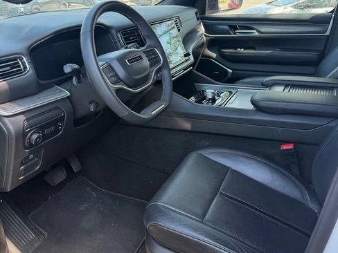 Used 2024 Jeep Wagoneer Series II w/ Flexible Seating Group AWD/4WD image 7