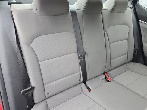 Used 2019 Hyundai Elantra SE image 25