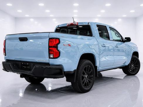 Used 2025 Chevrolet Colorado Z71 w/ Technology Package AWD/4WD image 5