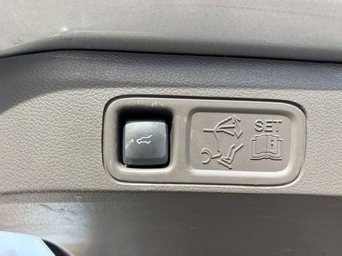 Used 2023 Lincoln Navigator L Reserve image 9