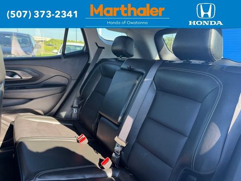 Used 2024 GMC Terrain SLT AWD/4WD image 13