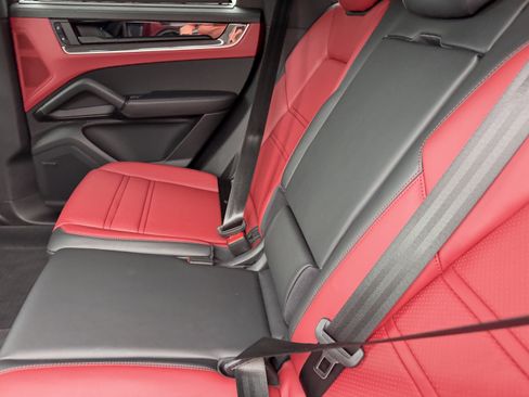 Certified 2025 Porsche Cayenne Coupe AWD/4WD image 21