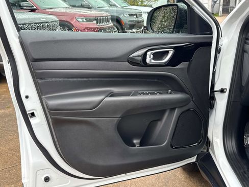 New 2026 Jeep Compass Latitude image 16