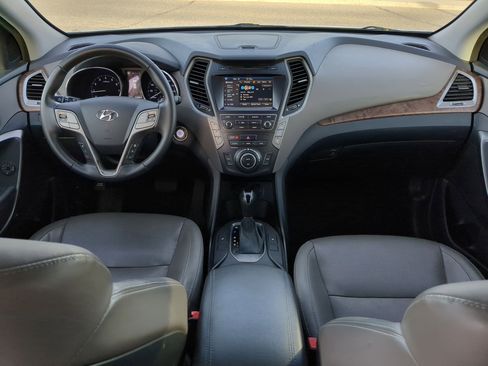 Used 2017 Hyundai Santa Fe Limited image 17