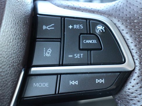 Certified 2023 Toyota Sienna Platinum image 27