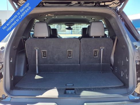 Used 2023 Chevrolet Traverse LT image 11
