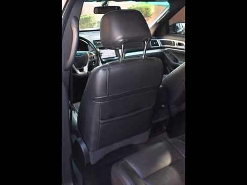 Used 2015 Ford Explorer XLT w/ Equipment Group 202A FWD image 19