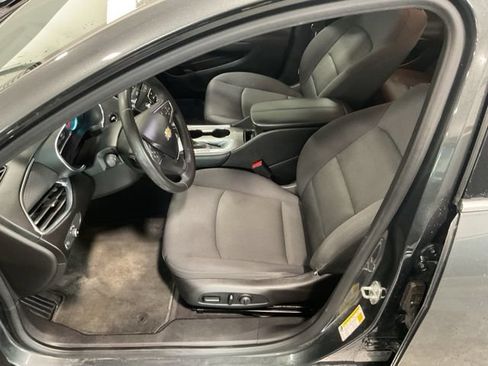 Used 2017 Chevrolet Malibu LT FWD image 19