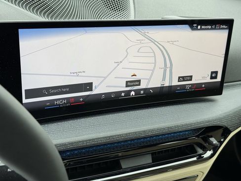 Used 2025 BMW 330i xDrive Sedan w/ Convenience Package image 21