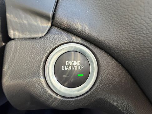 Used 2023 Chevrolet Equinox LT image 30