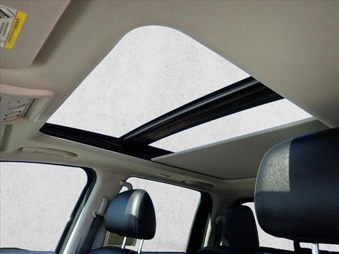 Used 2020 Nissan Titan SL w/ Moonroof Package image 14