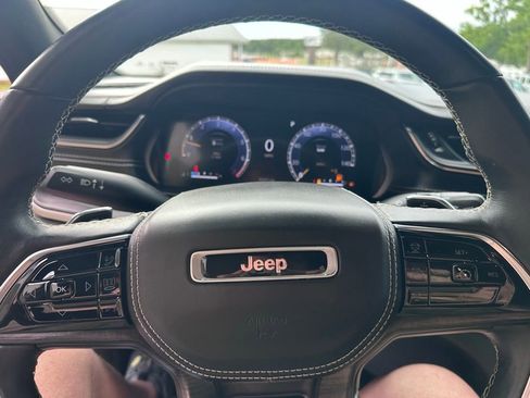 Used 2022 Jeep Grand Cherokee Overland AWD/4WD image 23