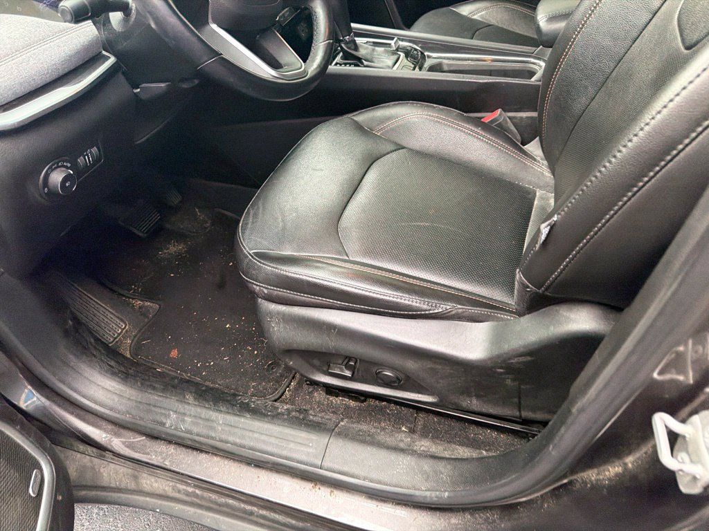 Used 2022 Jeep Compass Latitude w/ Sun and Sound Group AWD/4WD image 5