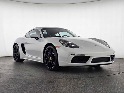 Used 2022 Porsche 718 Cayman w/ Premium Package image 7