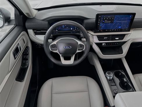 New 2026 Ford Explorer Active w/ Active Comfort Package image 2