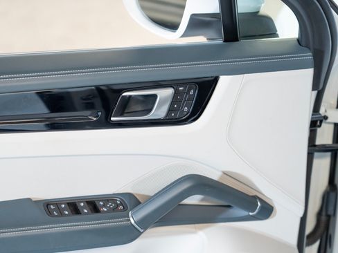 Certified 2023 Porsche Cayenne AWD/4WD image 17