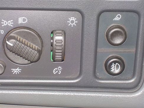 Used 2005 GMC Sierra 3500 SLE w/ Heavy-Duty Power Package image 25