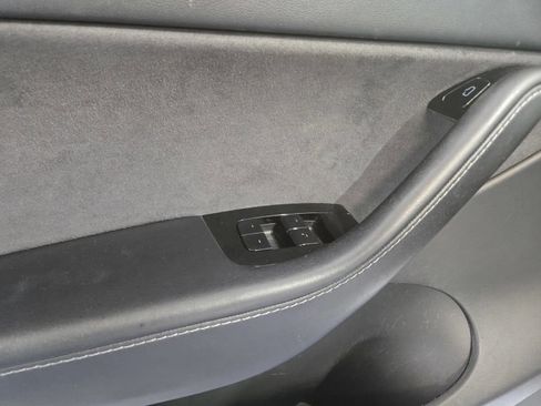 Used 2020 Tesla Model Y Long Range image 13