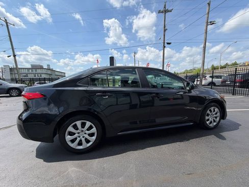 Used 2022 Toyota Corolla LE image 11