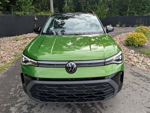 Used 2025 Volkswagen Taos SE AWD/4WD image 8