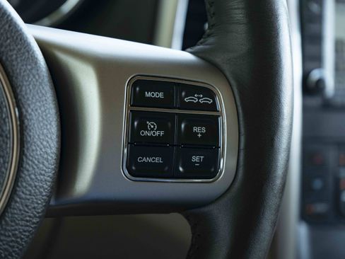 Used 2011 Jeep Grand Cherokee Overland AWD/4WD image 21