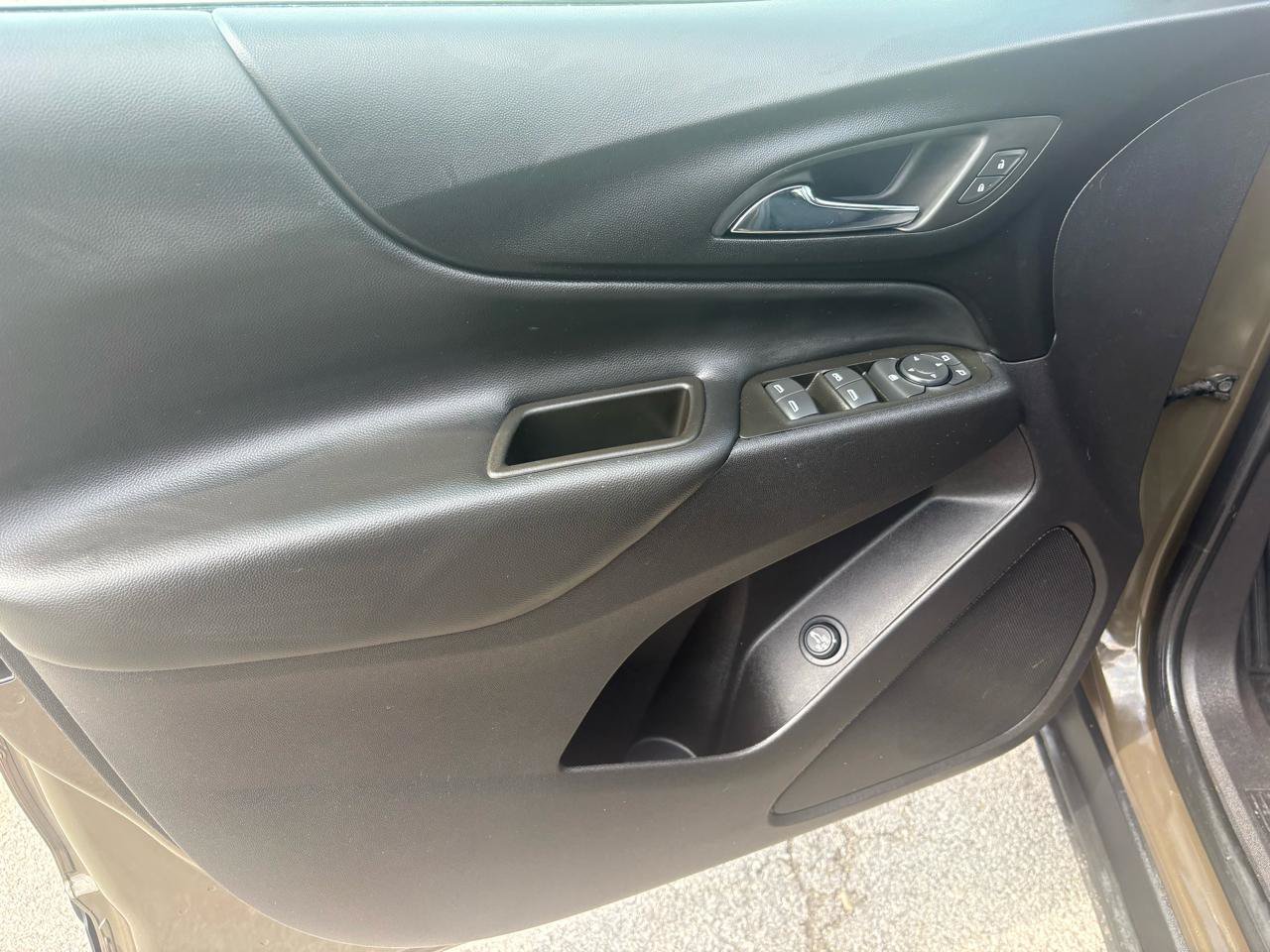 Used 2024 Chevrolet Equinox LT FWD image 11