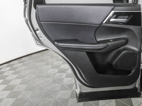 Used 2024 Mitsubishi Outlander AWD image 37