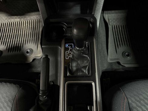 Certified 2020 Toyota Tacoma SR5 image 32