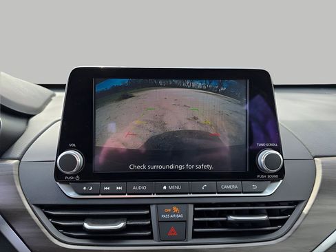 Used 2025 Nissan Altima 2.5 SV FWD image 22